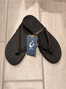 OluKai ‘Aukai Black Women's Flip Flop Sandals